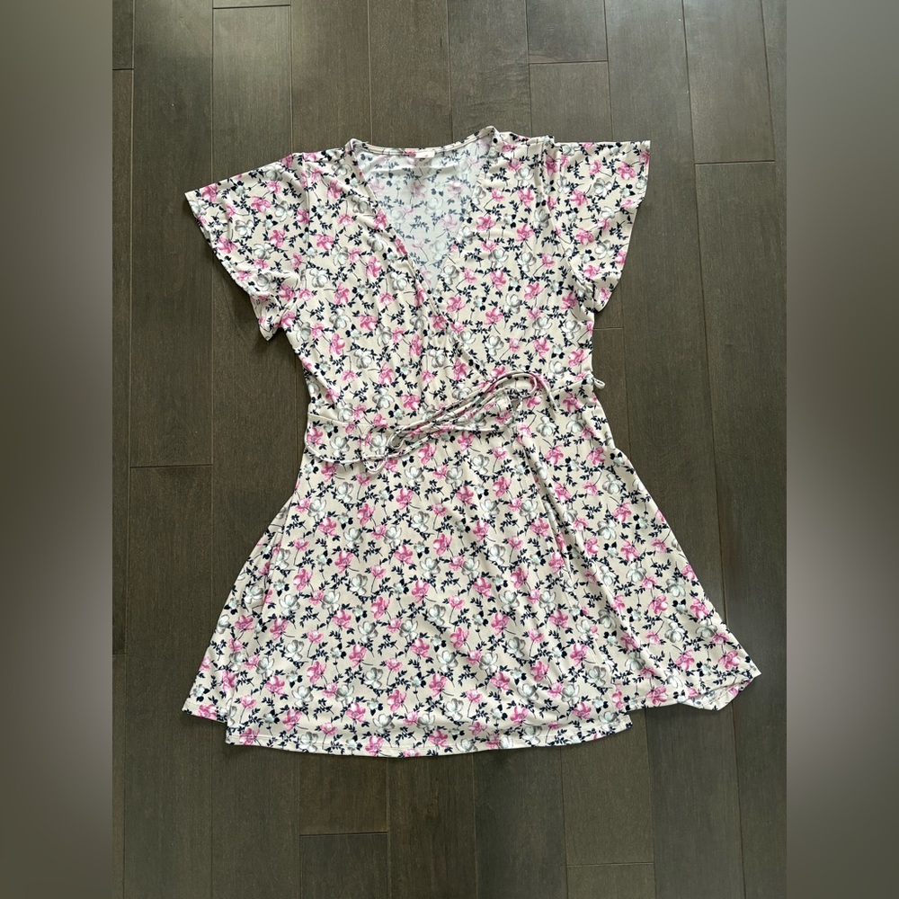 I Joah Floral Wrap Short Spring/Summer Dress Size L Lightweight Flowy Beachy - Picture 7 of 11